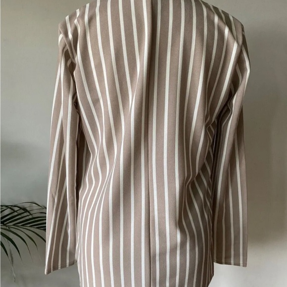 I Saw It First Pinstripe Oversized Longline Blazer Size 6 Stone - Picture 4 of 4